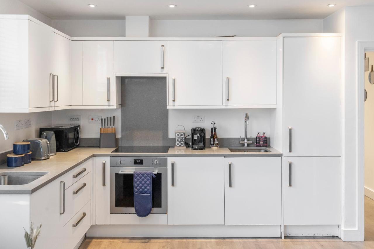Modern Flat In Central Golders Green Лондон Екстериор снимка