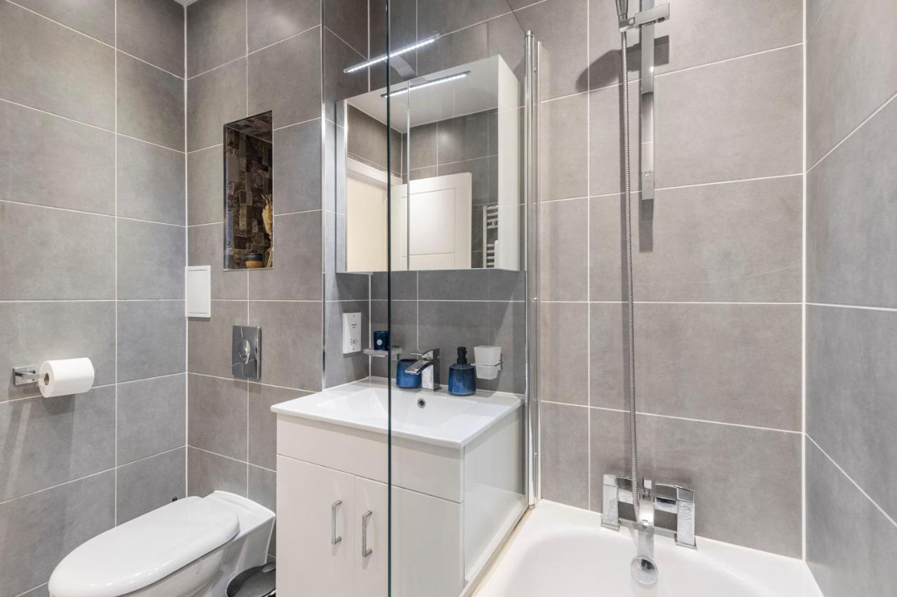 Modern Flat In Central Golders Green Лондон Екстериор снимка