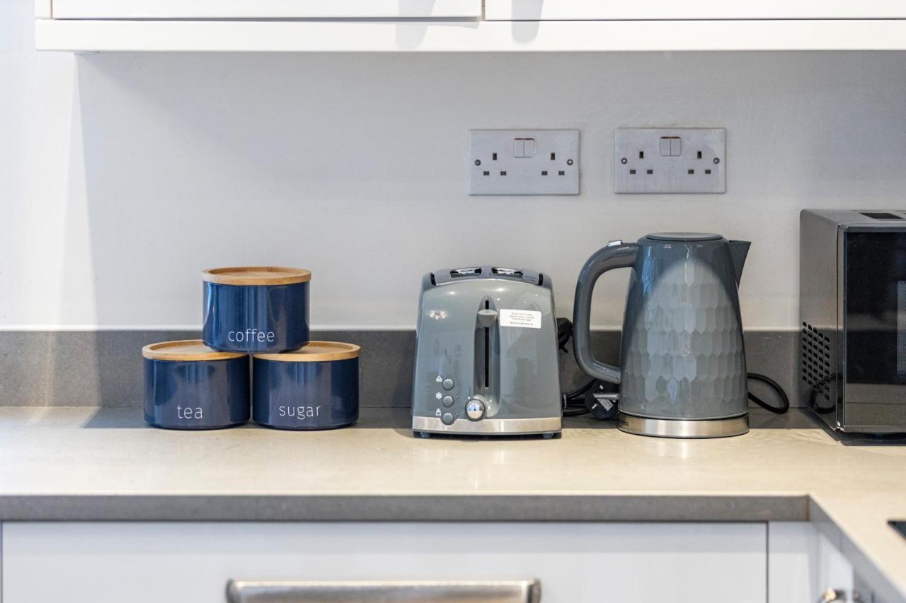 Modern Flat In Central Golders Green Лондон Екстериор снимка