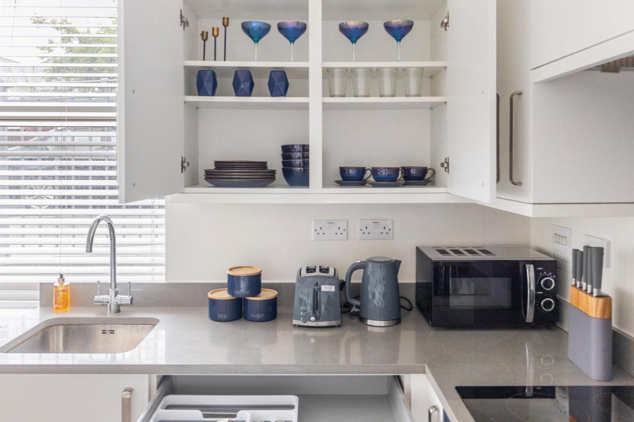 Modern Flat In Central Golders Green Лондон Екстериор снимка