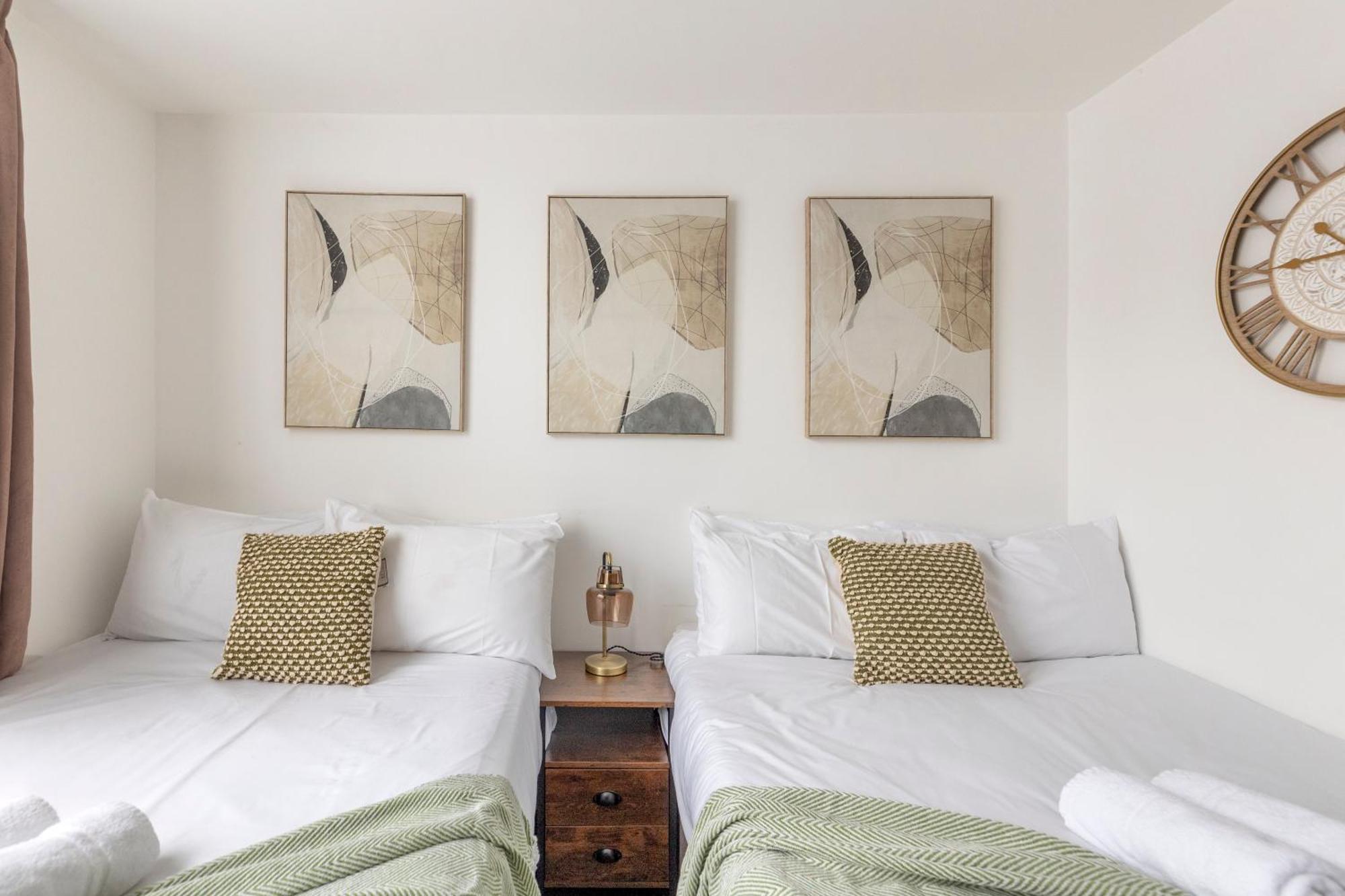 Modern Flat In Central Golders Green Лондон Екстериор снимка
