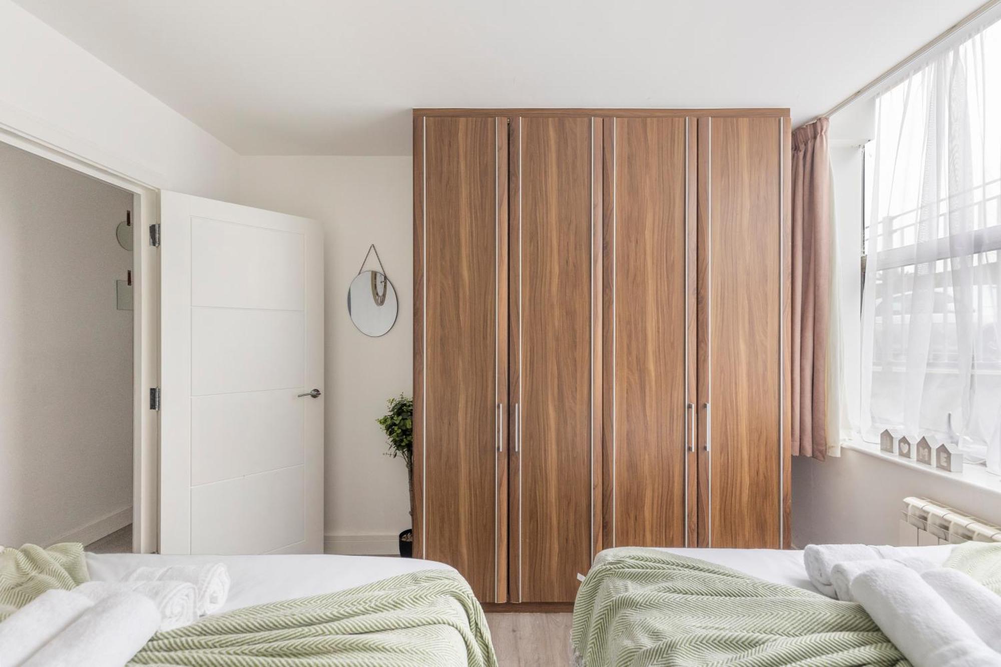 Modern Flat In Central Golders Green Лондон Екстериор снимка